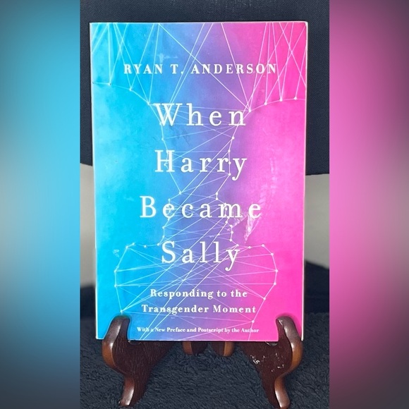 🤩 NEW LISTING When Harry Became Sally: Responding to the Transgender Moment book - Picture 1 of 4